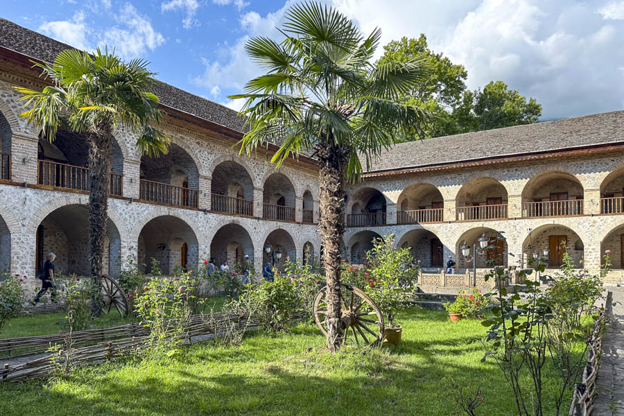 Caravanserraglio di Sheki, Azerbaigian Caravanserraglio di Sheki, Quando Andare in Azerbaigian