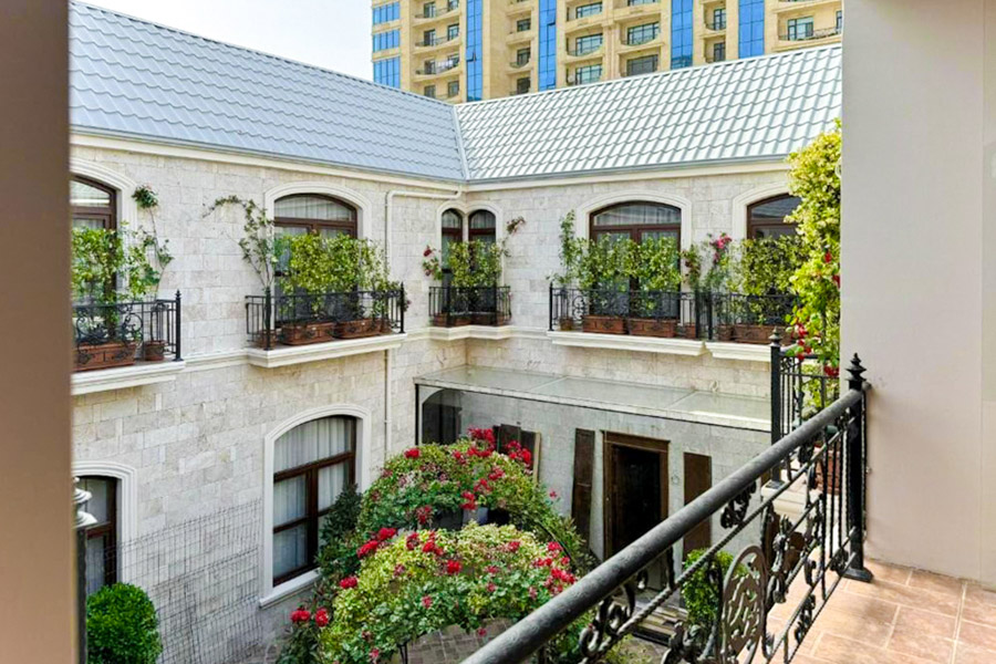 Midway Baku Hotel