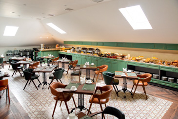 Breakfast area, Midway Baku Hotel