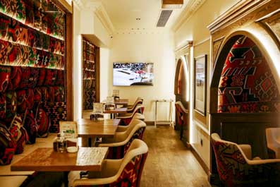 Interior, Passage 145