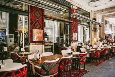 Interior, Passage 145