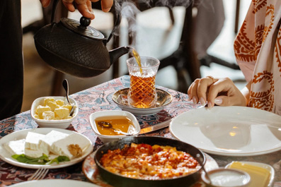 Еда, Ресторан Qaynana