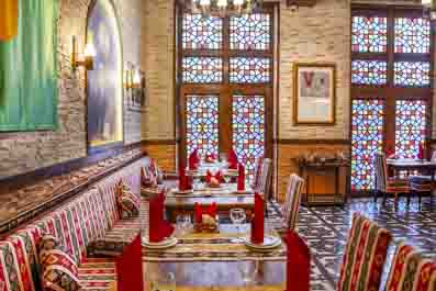 Зал, Shah Restaurant & Gallery