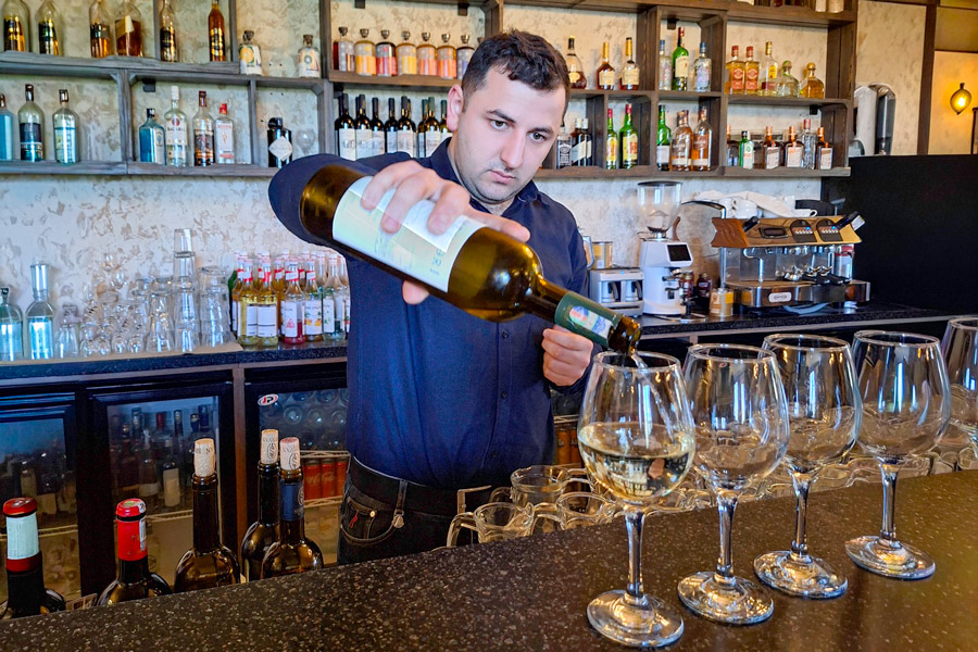 Cantina Meysari vicino a Shamakhi Cantina Meysari vicino a Shamakhi