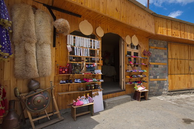 Tienda de souvenirs en Lahich