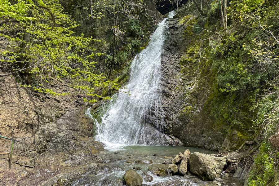 Cascada de Yeddi Gozel