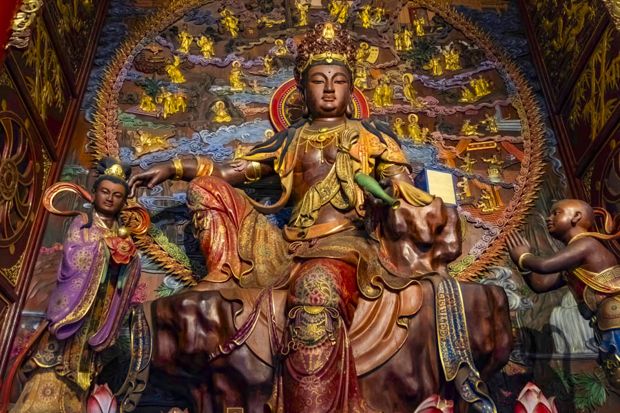 Lingyun Temple, Sichuan Province, China Lingyun Temple, Sichuan Province, China