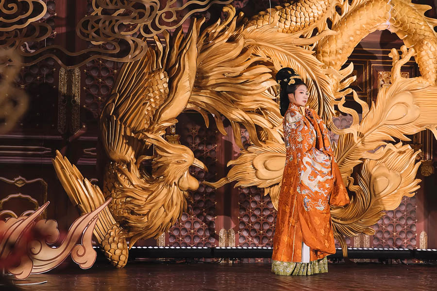 Chinese Clothing: Traditional Chinese Han Wedding Costume