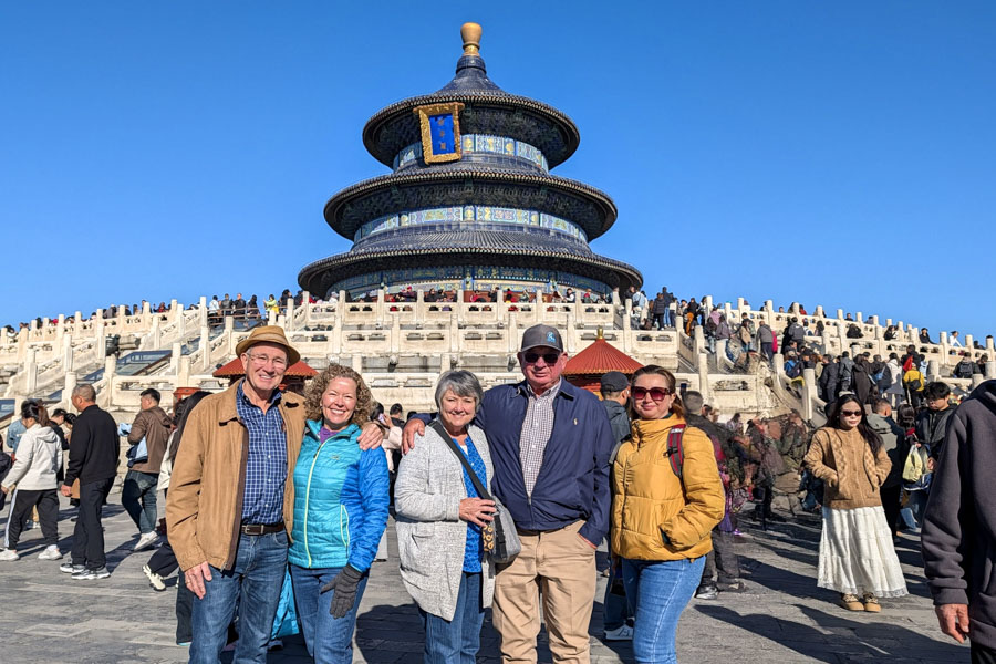 Travellers, Temple of Heaven, Beijing Travellers, Temple of Heaven, Beijing