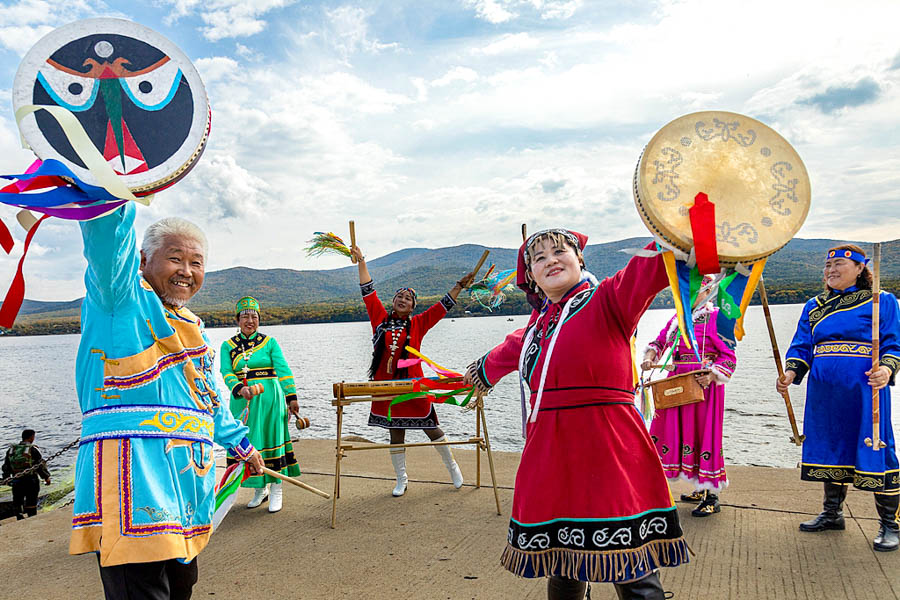 Hezhen Yimakan, Experiencing Chinese Music