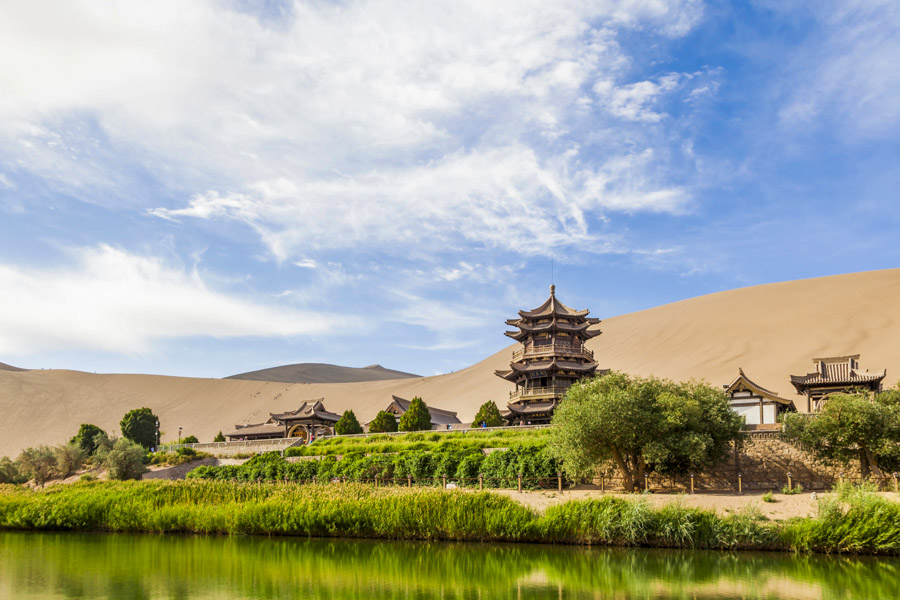 Mingyue Pavilion, Crescent Lake, Dunhuang Mingyue Pavilion, Crescent Lake, Dunhuang