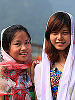 Население Китая: Девушки относящиеся к национальным меньшинствам, проживающим в Гуйлинь, Яншо