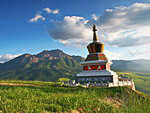 Пагода на фоне горы Ниуксин, Китай