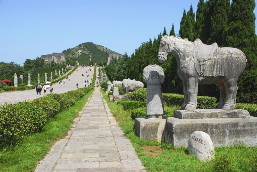 Qianling Tomb, Shaanxi Attractions Qianling Tomb, Shaanxi Attractions