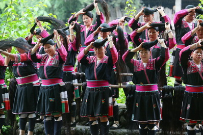 Long Hair Show, Yao Women