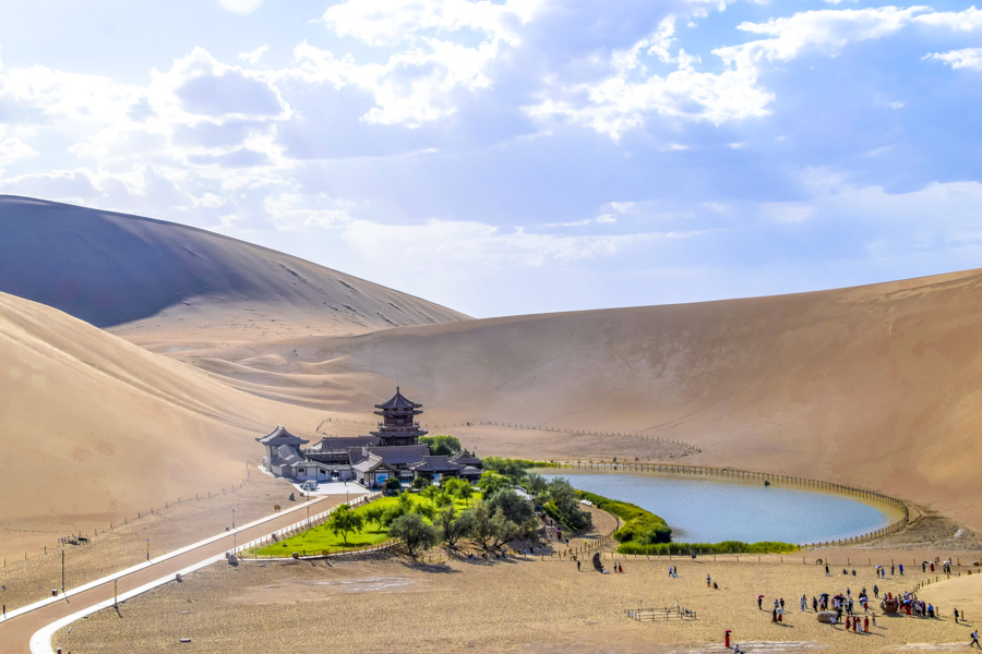 Crescent Moon Spring, Dunhuang