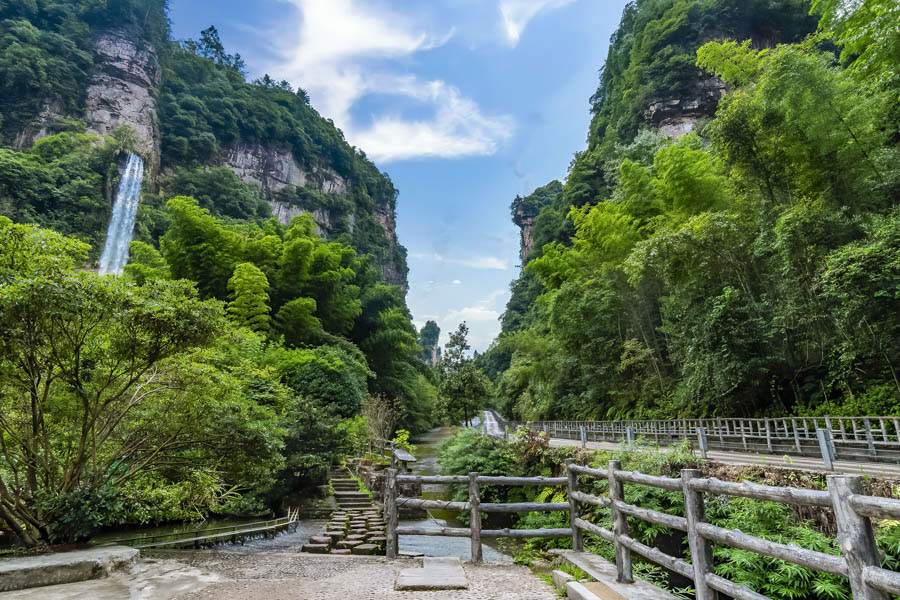 Road to Baofeng Lake