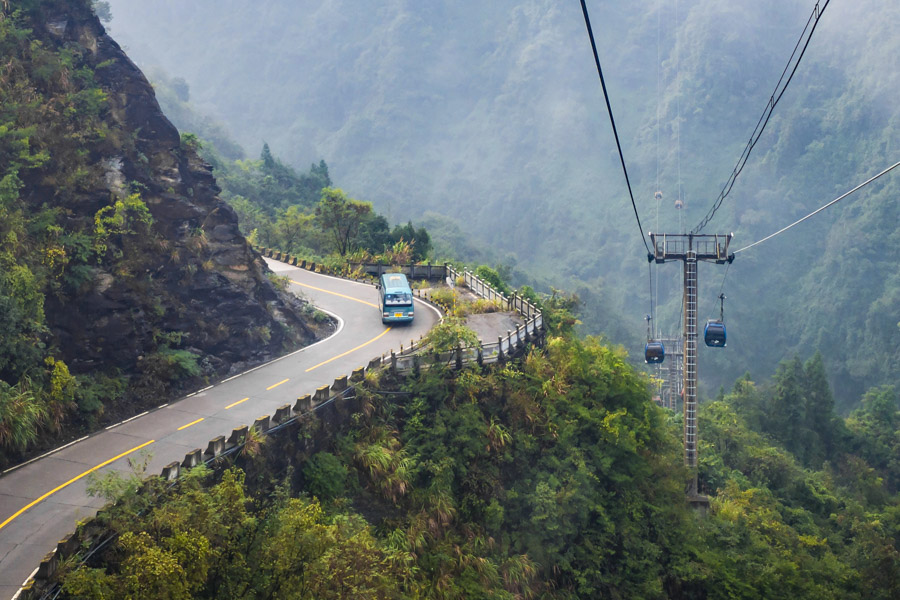 Bus to Tianmen Mountain Cable Car Bus to Tianmen Mountain Cable Car