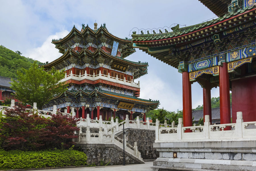 Tianmenshan Temple, Tianmen Mountain, Zhanjiajie City Tianmenshan Temple, Tianmen Mountain, Zhanjiajie City
