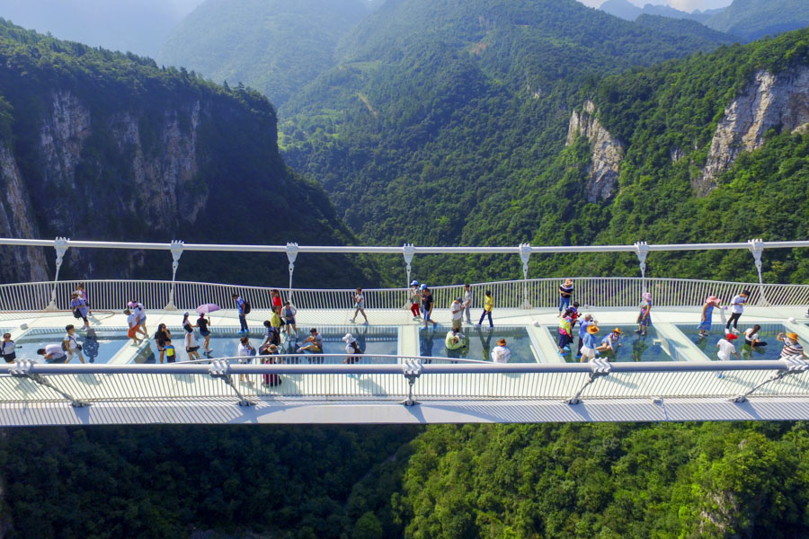 Glass Bridge, Zhangjiajie Grand Canyon, Zhangjiajie National Forest Park Glass Bridge, Zhangjiajie Grand Canyon, Zhangjiajie National Forest Park