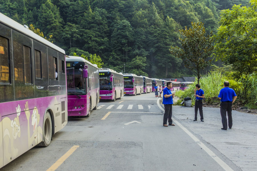 Bus to Zhangjiajie Grand Canyon, China Bus to Zhangjiajie Grand Canyon, China