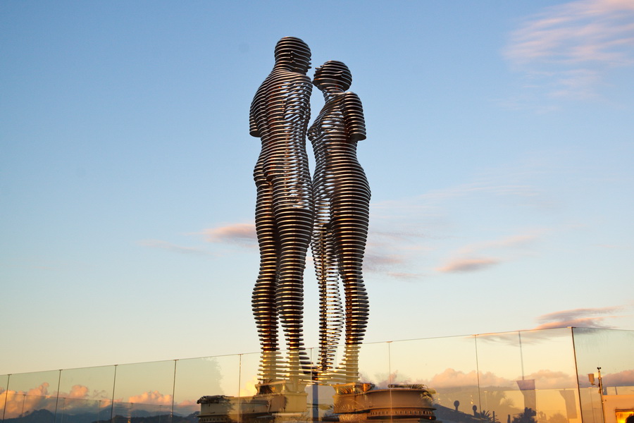 Скульптура «Али и Нино», Батуми
