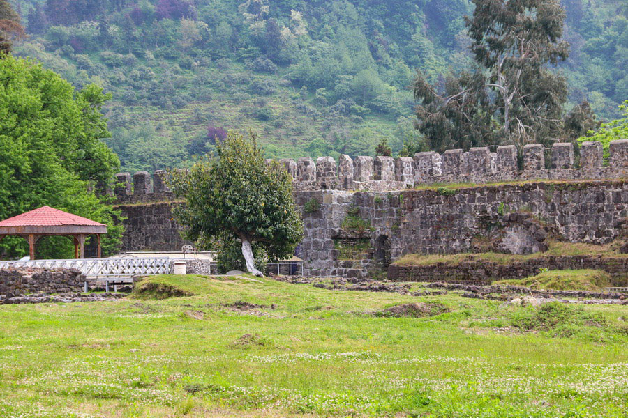 Крепость Гонио в окрестностях Батуми