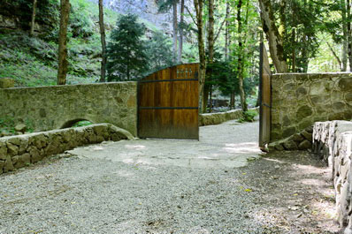 Entrance to Mtsvane Monastery