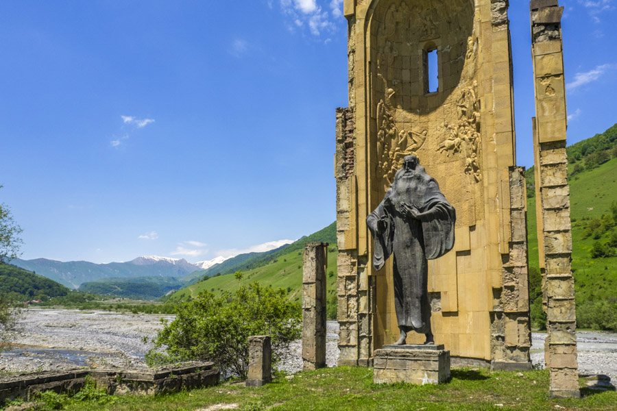 Monumento a Sulkhan-Saba Orbeliani