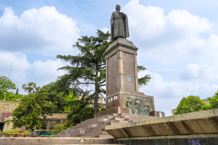 Monumento a Shota Rustaveli, Tiflis