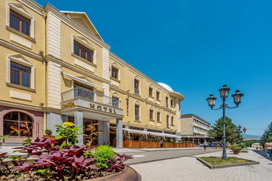 Hotel, Lomsia Hotel