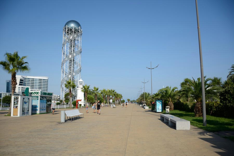 Torre Alfabética en Batumi