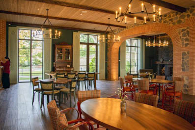 Restaurant, Agarani Estate Hotel