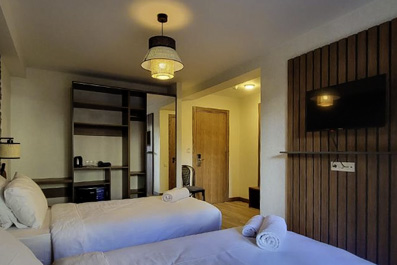 Standard twin room, Ushba Hotel