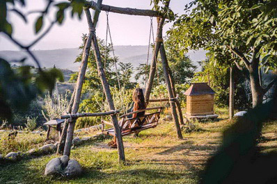 Yard, Lost Ridge Inn, Brewery & Ranch Hotel