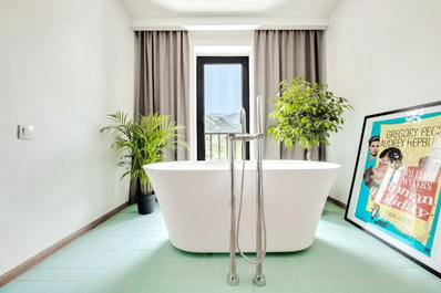 Intourist signature room