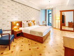 Deluxe king room