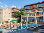 Outdoor pool, Chateau Mere Hotel