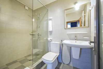 Bathroom, Chateau Mere Hotel