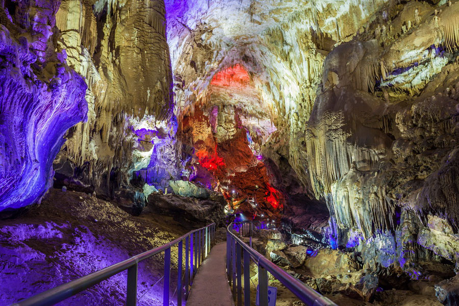 Пещера Прометея (Пещера Кумистави) в окрестностях Кутаиси