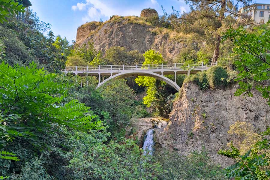 Queen Tamar Bridge, Tbilisi Botanical Garden