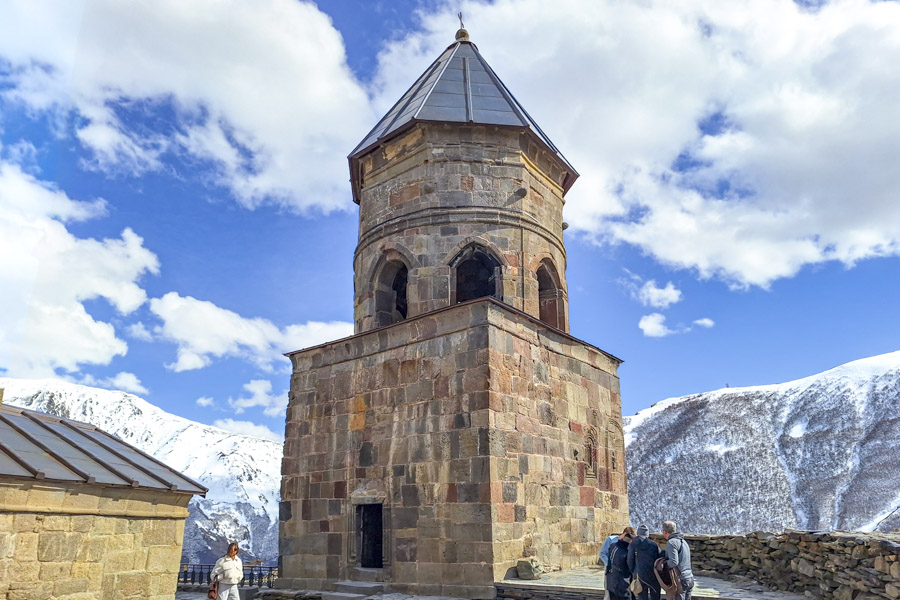Iglesia de la Santísima Trinidad de Gergeti, cerca de Stepantsminda