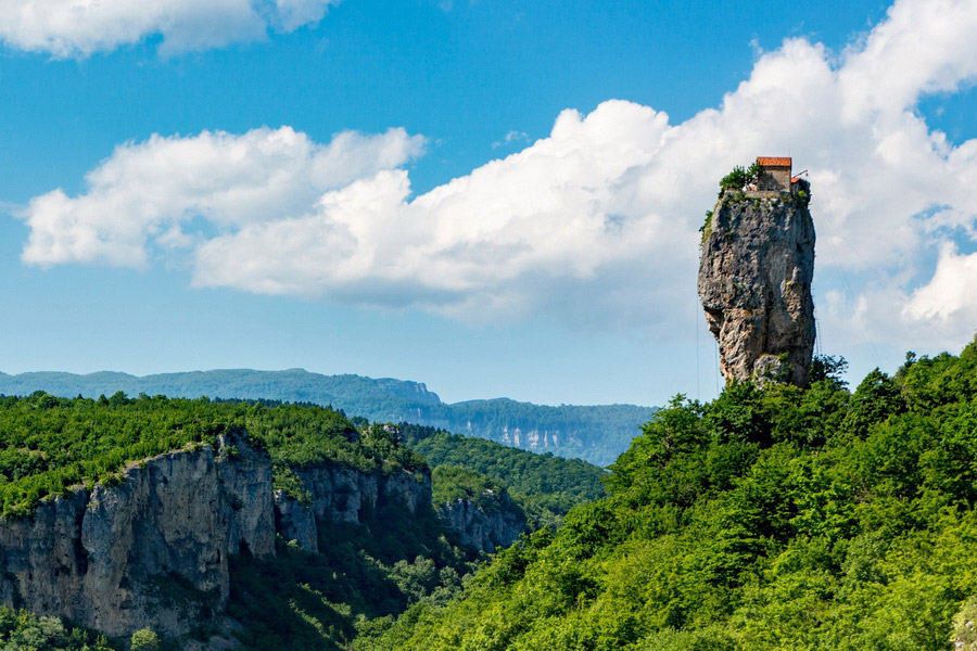 Katskhi pillar