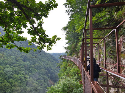 One-Day Tour from Kutaisi: Okatse and Kinchkha