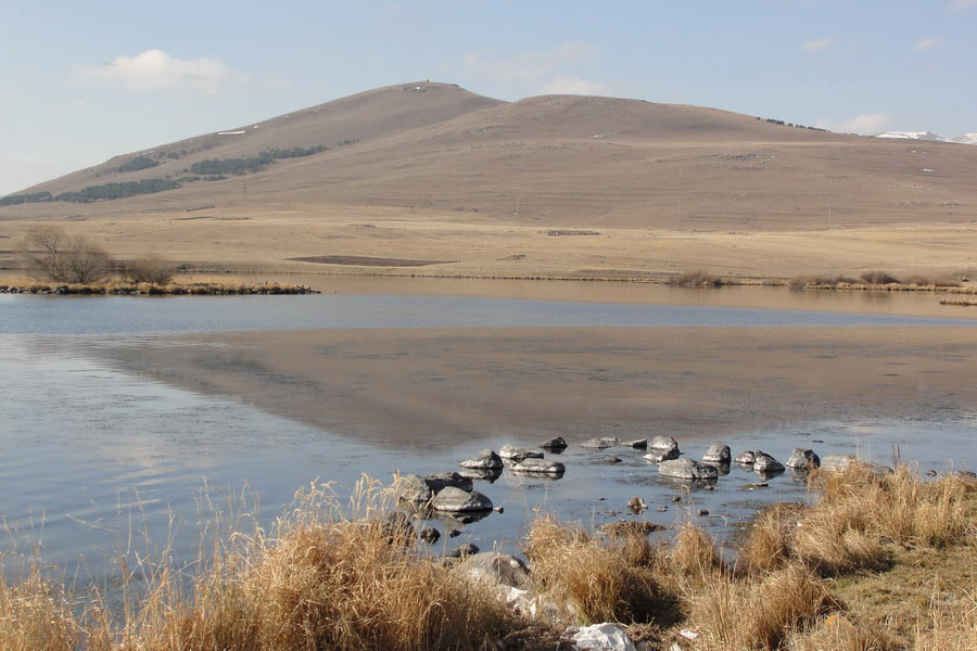 El lago Paravani, cerca de Akhalkalaki