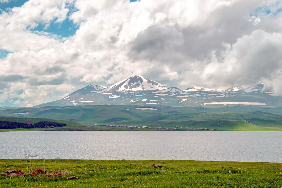 El lago Paravani, cerca de Akhalkalaki