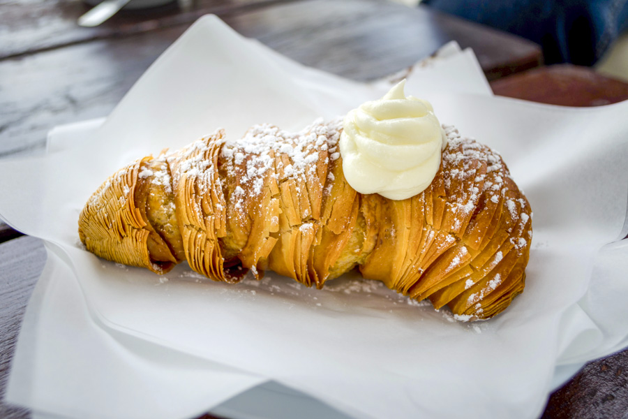 Sfogliatella, Food in Naples Sfogliatella, Food in Naples