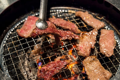 Yakiniku, Comida en Japón