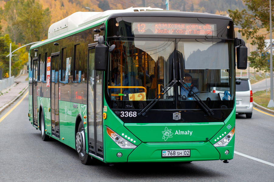 Зеленый автобус, Алматы