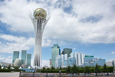 Monumento a Baiterek, Nur-Sultan, Kazajistán